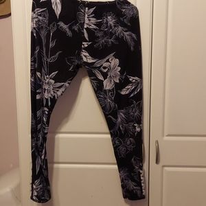 Black floral leggings